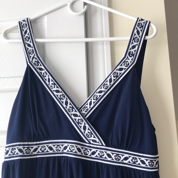 Dress - Picture 1 of 3